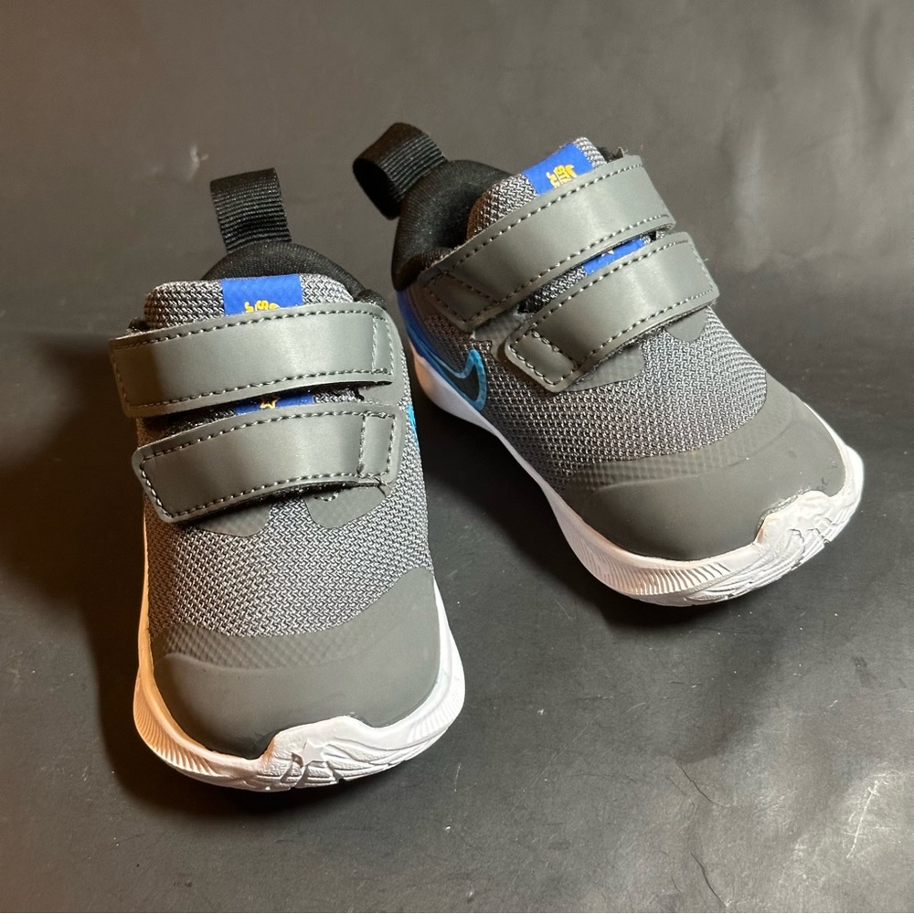 Toddlers Nike Gray and Blue Lightweight Sneakers with Velcro. New. Size 3C